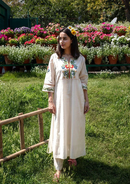 ZYFA Off-White Elegance – Embroidered Pure Cotton Kurta Pant Set for Women
