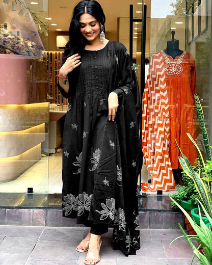 ZYFA Premium Black Floral Printed Cotton Kurta Set for Women