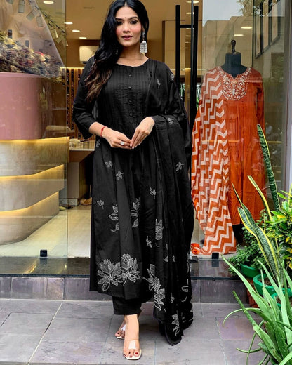 ZYFA Premium Black Floral Printed Cotton Kurta Set for Women